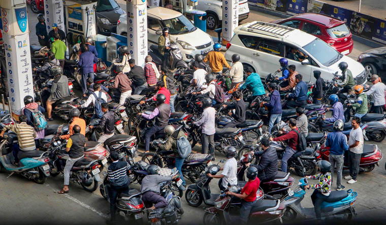Truckers protest enters second day, long queues at petrol pumps - Vimarsana News